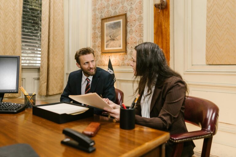 How Law Firms Are Modernizing Knowledge Sharing Between Senior and Junior Attorneys