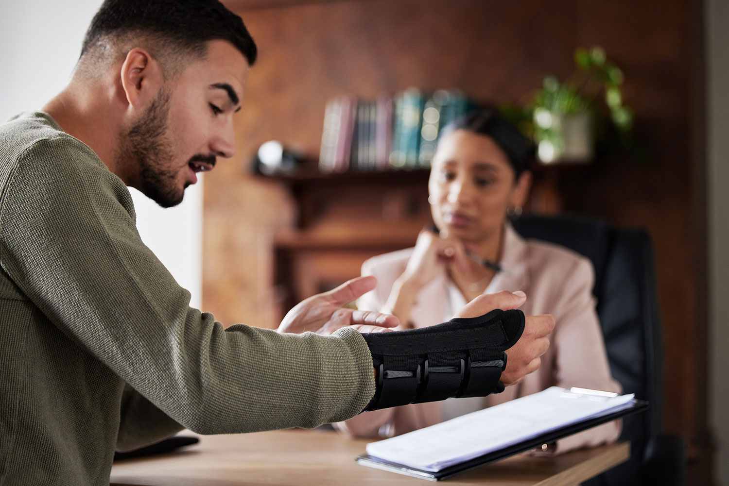 Direct vs. Independent Counsel After an Injury What Houston Claimants Need to Know