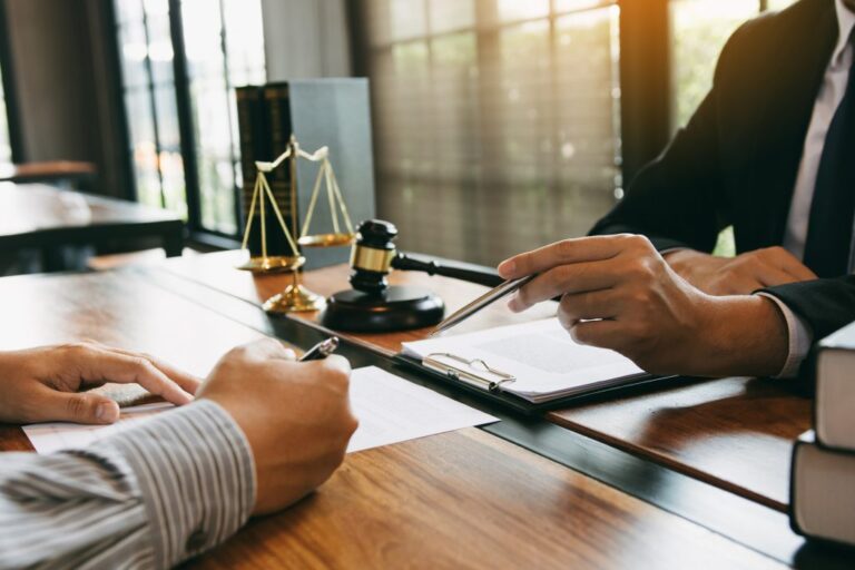 How Lawyers Help Businesses Navigate Contract Disputes Before They Escalate